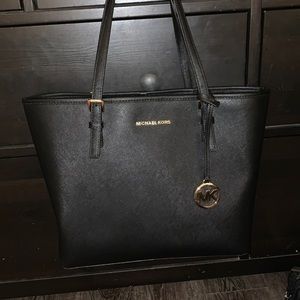 Michael Kors jet set tote black